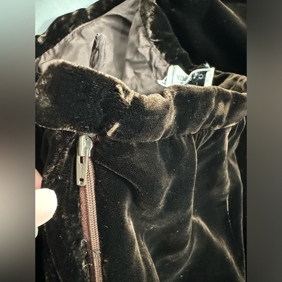 Valentino Women’s Vintage Brown Velvet Pencil Skirt - Picture 4 of 10